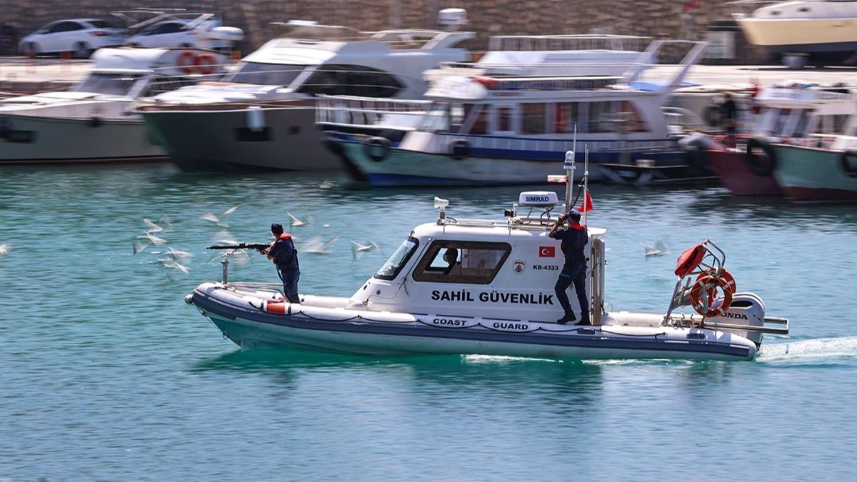 Yunanistan Trk karasularna itti: Sahil Gvenlik Komutanl kurtard