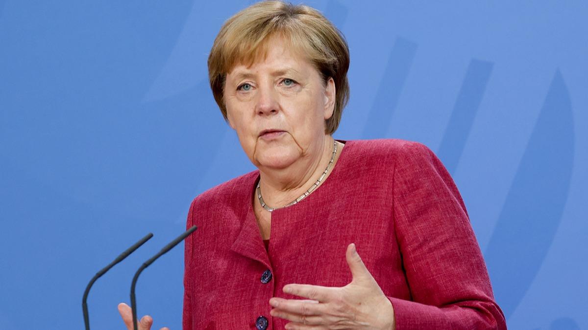 Merkel, giderayak grmeleri hzlandrd