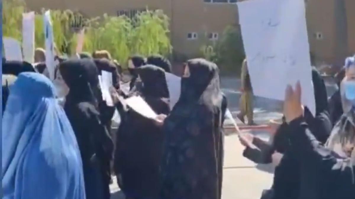Afganistan'da kadnlar haklar iin gsteri yapt