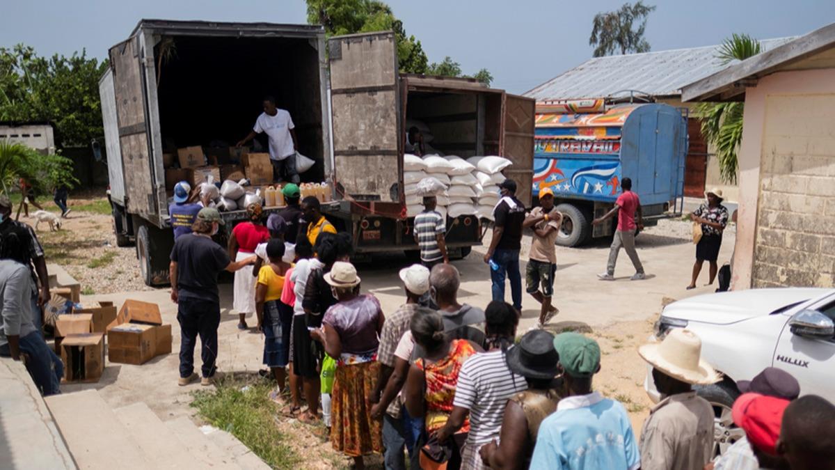 Trk yardmseverlerden Haiti'ye yardm