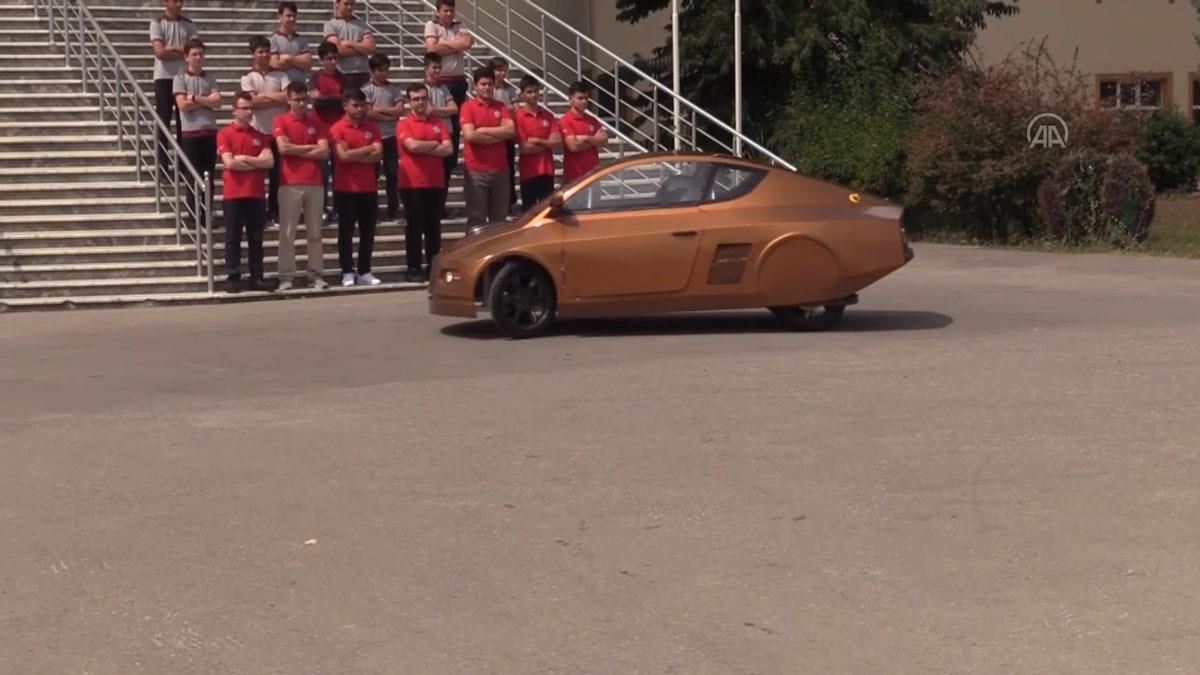 mam hatipli rencilerin tasarlad elektrikli ara TEKNOFEST'te piste kacak