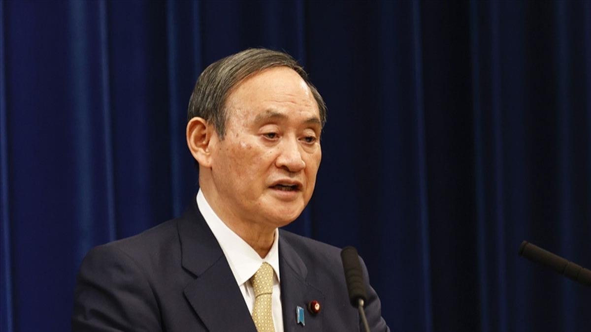Kovid-19'la mcadelesi eletirilen Japonya Babakan Suga'nn istifa edecei iddias