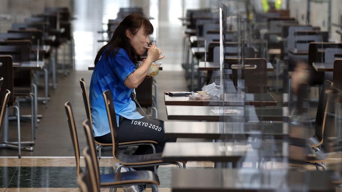 Tokyo Olimpiyatlarnda nceden sipari verilen yaklak 130 bin yemek pe gitti