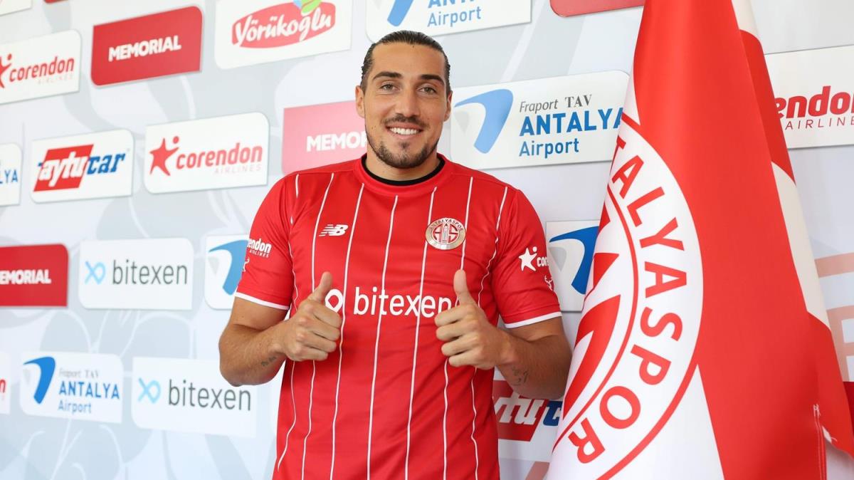 Enzo Crivelli Antalyaspor'a transfer oldu