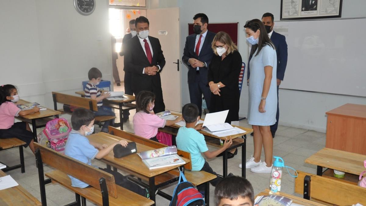 Milli Eitim Bakan Yardmcs Akar: rencilerimiz iin her an destee hazrz
