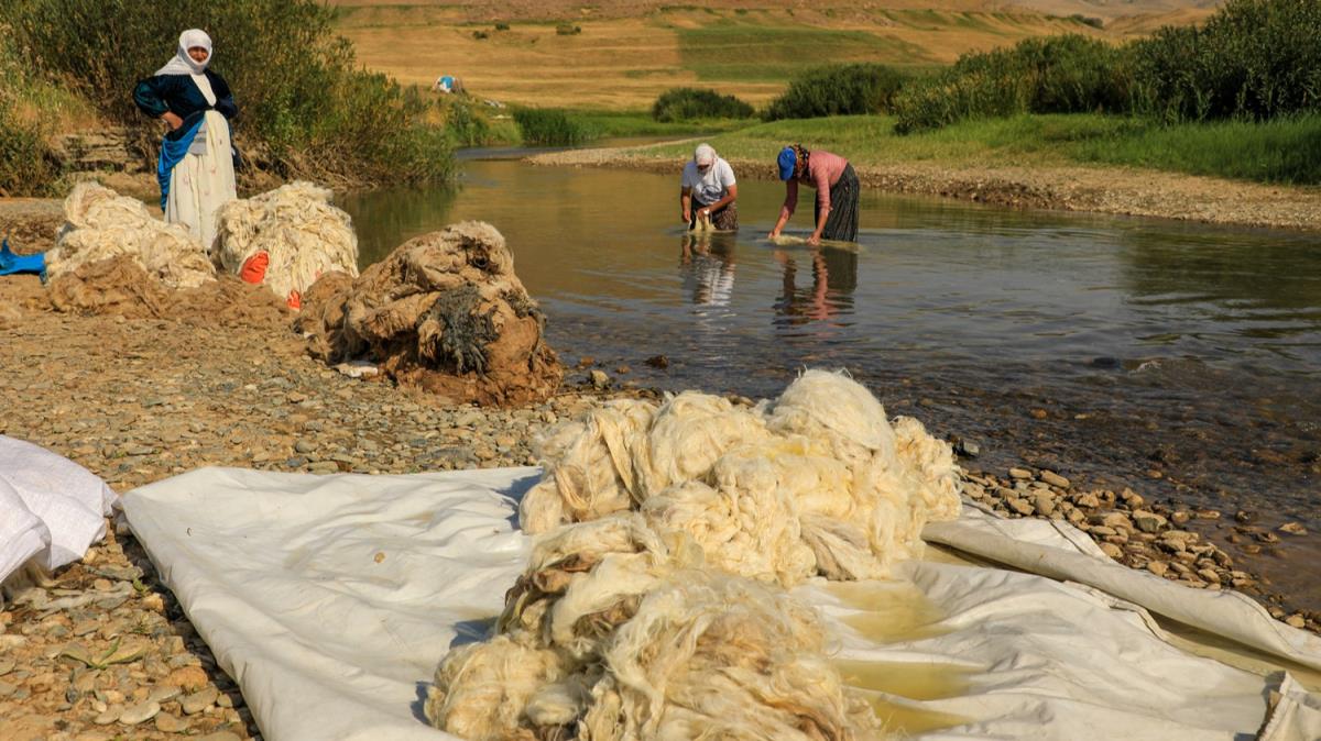 Geleneksel yntemler kullanlarak krklan yn, maharetli ellerde rnlere dnyor