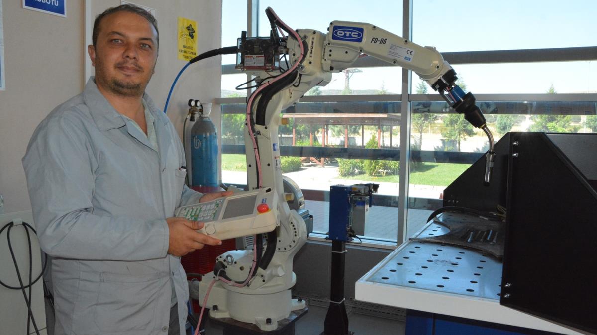 Bu liseden mezun olan isiz kalmyor 