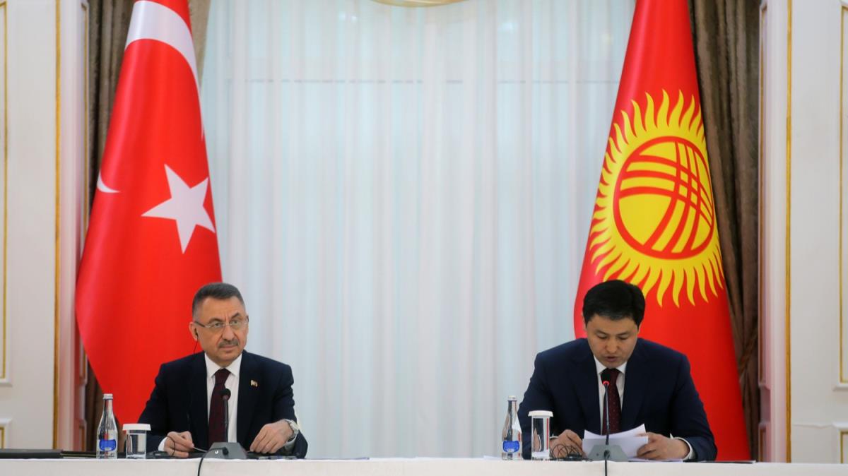 Cumhurbakan Yardmcs Oktay, Krgzistan'daki Trk i insanlaryla bir araya geldi 