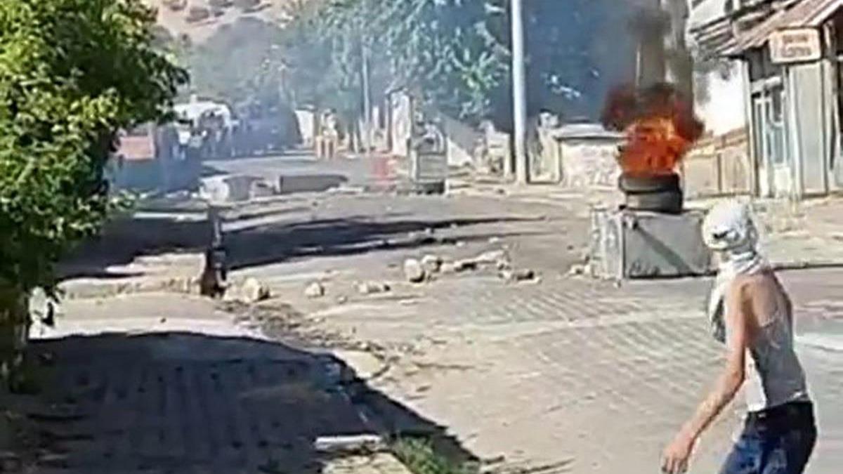 Diyarbakr'da elektrik ekibine saldrdlar