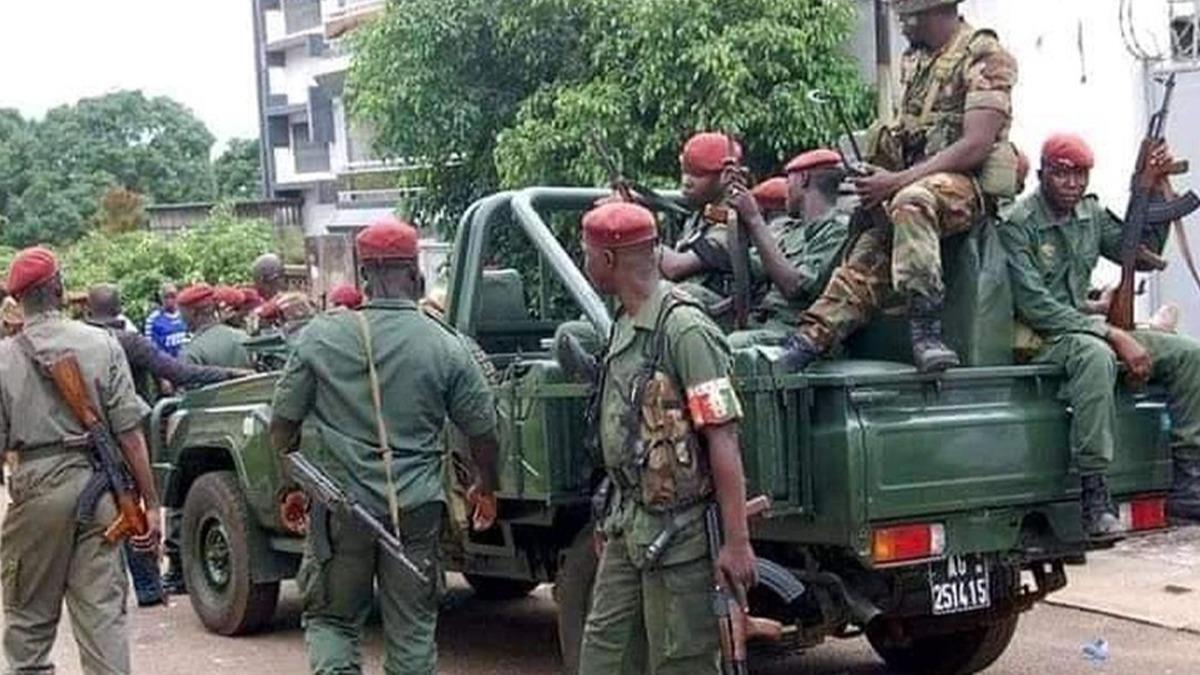 Gine'de askeri cuntadan hkmet hamlesi: Grmeler balad