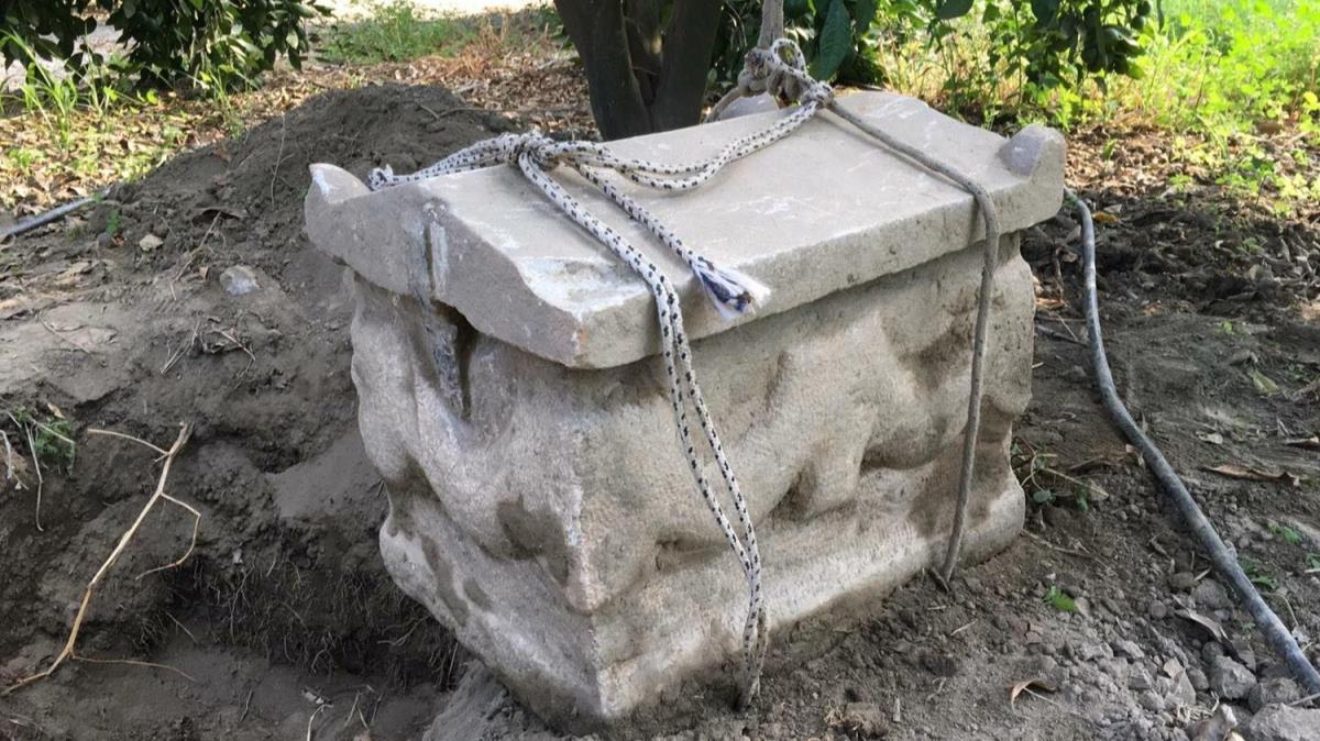 Roma dneminden kalma lahdi satmak isterken yakalandlar: 8 pheli gzaltna alnd