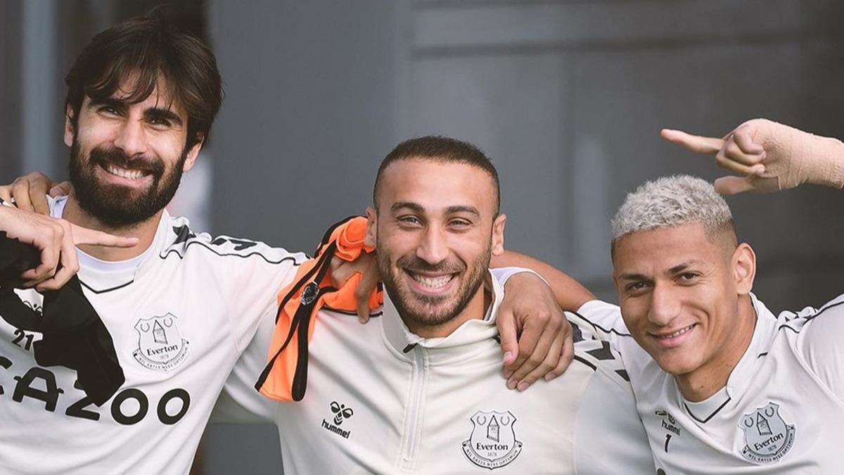 Cenk Tosun sahalara geri dnd