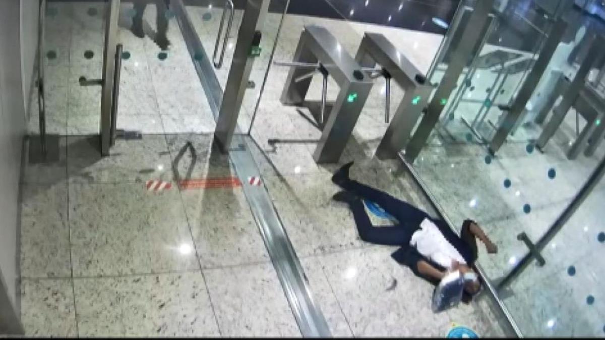 Midesinde patlad, stanbul Havaliman'nda ld