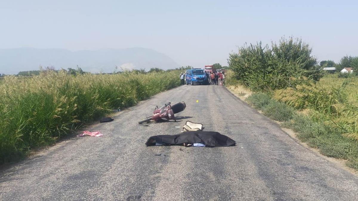 Kamyonetle arpan motosikletin srcs hayatn kaybetti