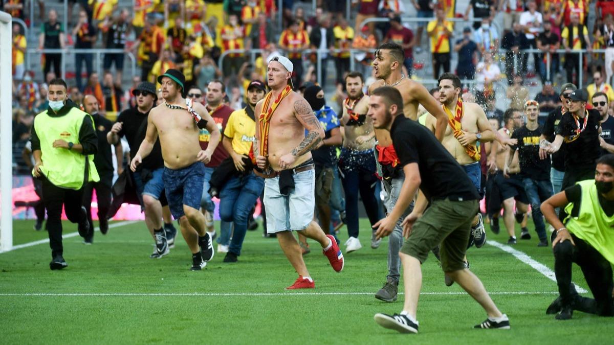 Lens-Lille manda saha bir anda kart! Yarallar var...