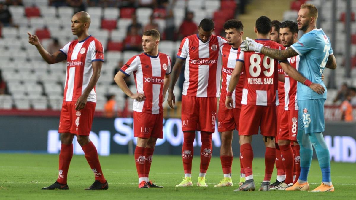 Antalyaspor 12 mata 1 galibiyet alabildi