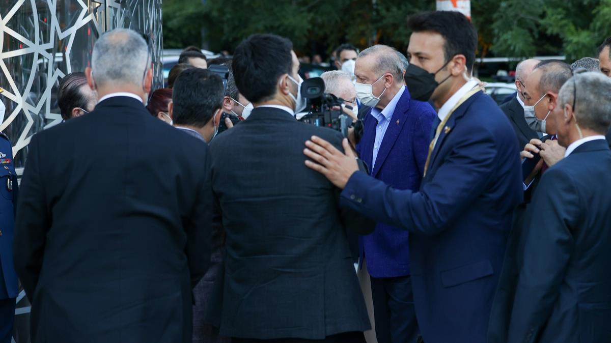 Cumhurbakan Erdoan, New York'taki Yeni Trkevi Binas'nda incelemelerde bulundu
