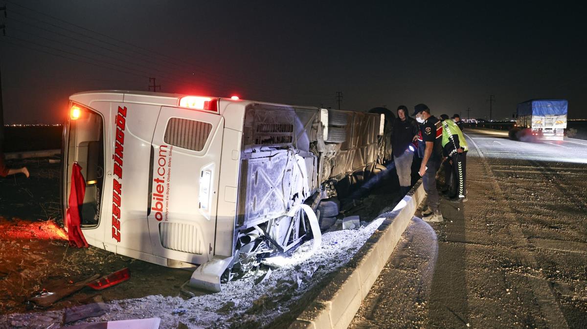 Konya'da yolcu otobs devrildi: 14 yaral