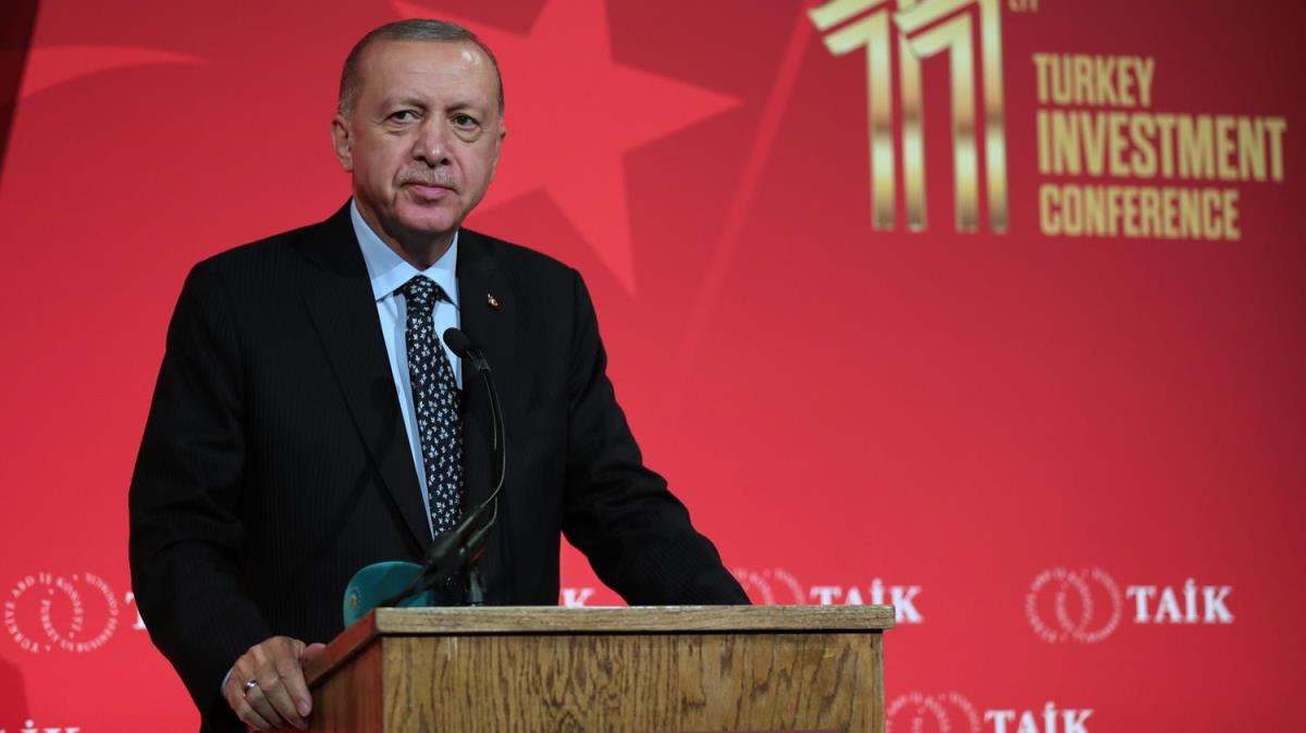 Cumhurbakan Erdoan New York'ta kald otelin nne gelen Trklerle selamlat