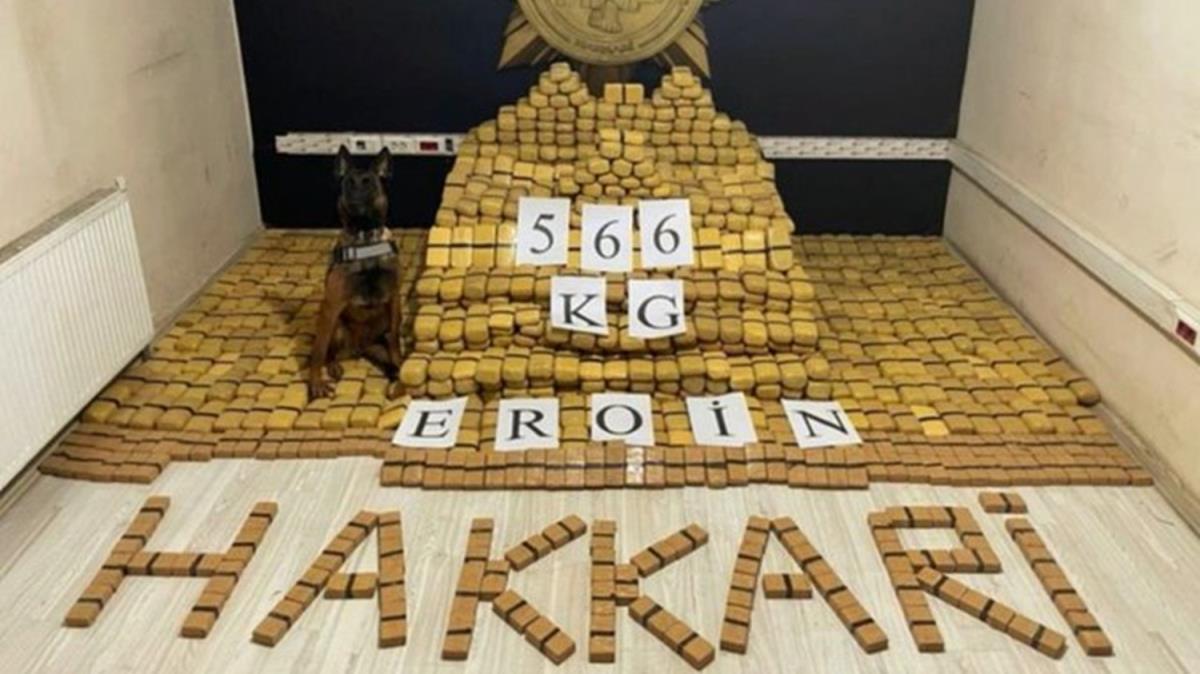 ileri Bakan Soylu, Yksekova'da 566 kilogram eroin ele geirildiini bildirdi