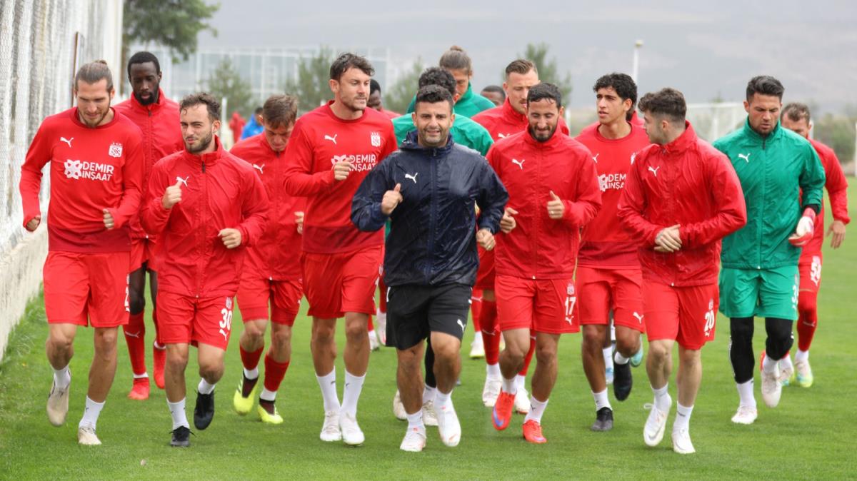 Sivasspor'dan pas ve pres almas