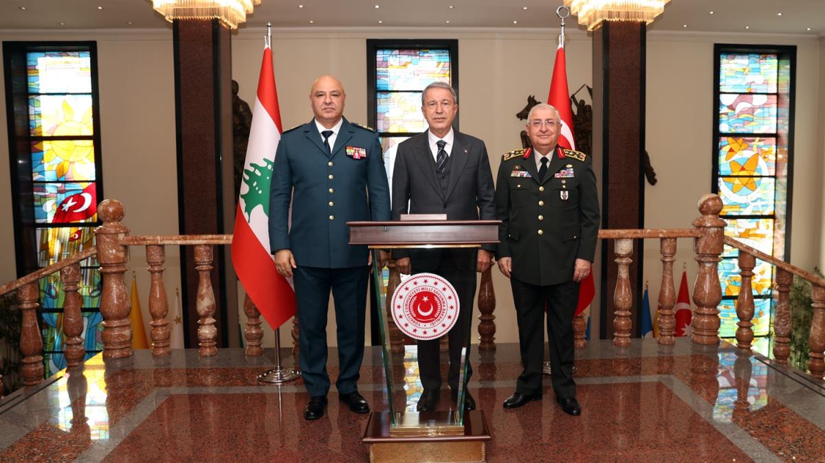 Bakan Akar, Lbnan Silahl Kuvvetler Komutan Korgeneral Aoun'u kabul etti 