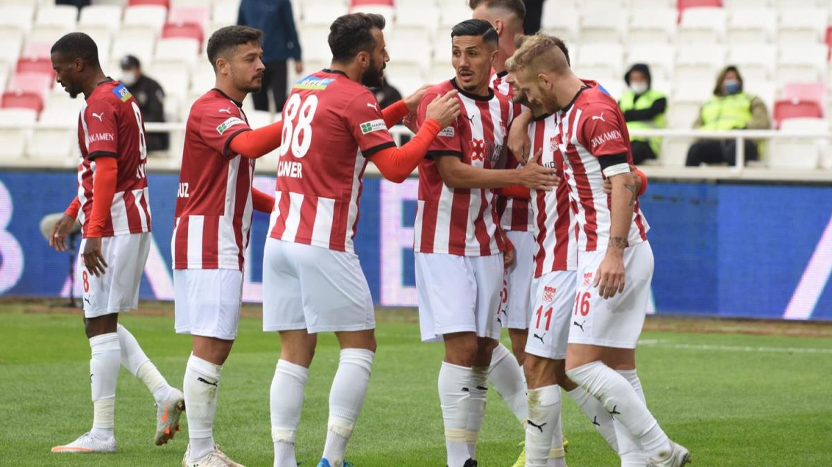 Sivasspor evinde ilk kez kazand