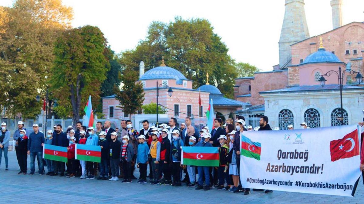 Trkiye Genlik Vakf Karaba Zaferi'nin yl dnmnde Ayasofya Camii'ndeydi