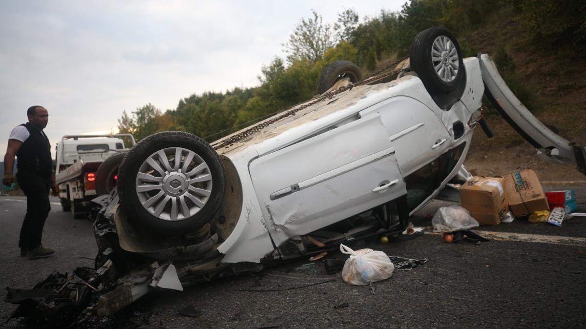 Anadolu Otoyolu'nda trafik kazas: 2 yaral