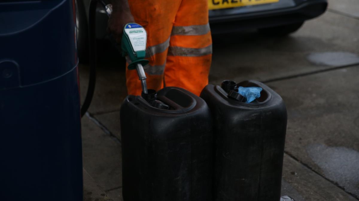 ngiltere'de bir bakmevi sosyal medyadan ''benzin ba'' talebinde bulundu