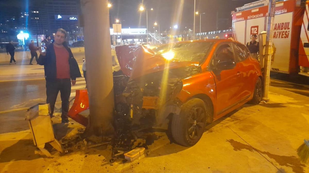 Zeytinburnu sahil yolunda kaza: 2 yaral 