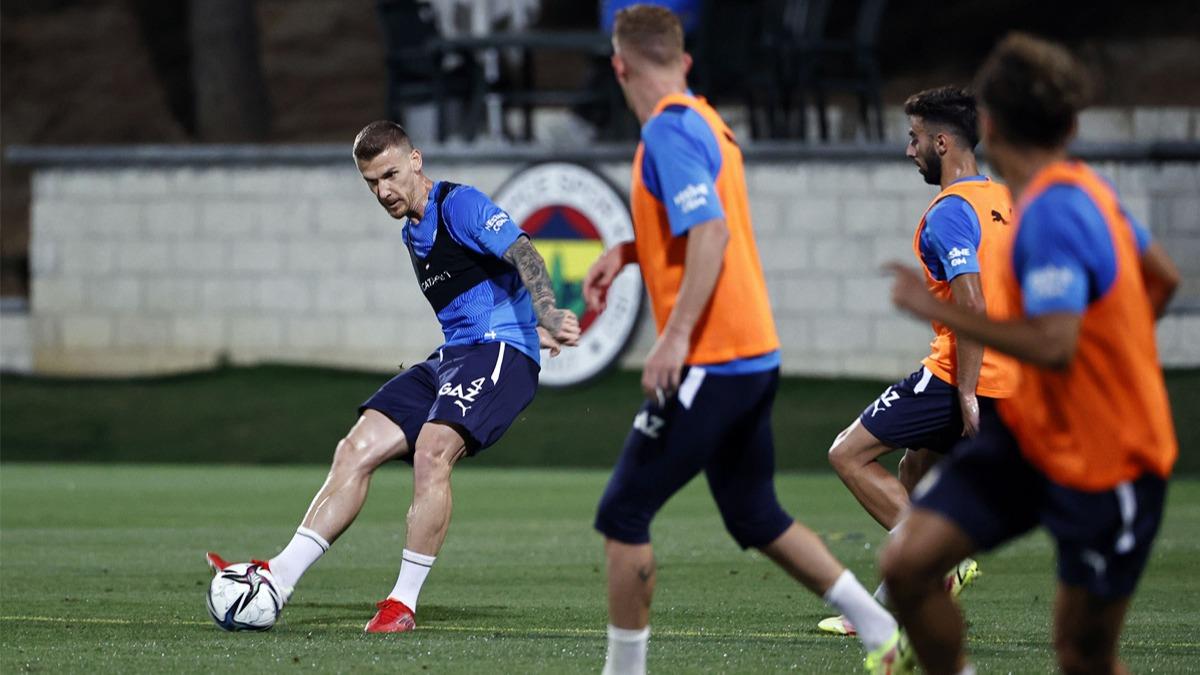 Fenerbahe'ye Kasmpaa ma ncesi sevindiren haber