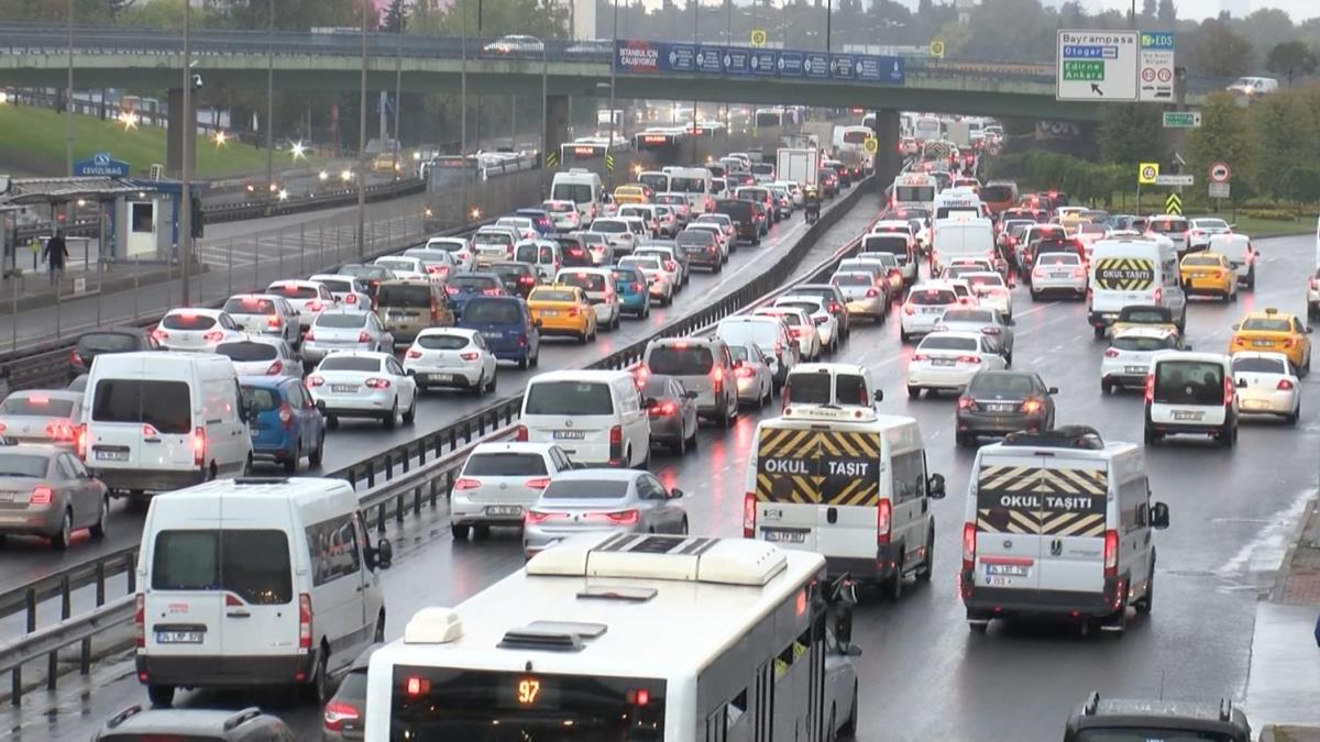 stanbul'da saanak: Trafik kilit