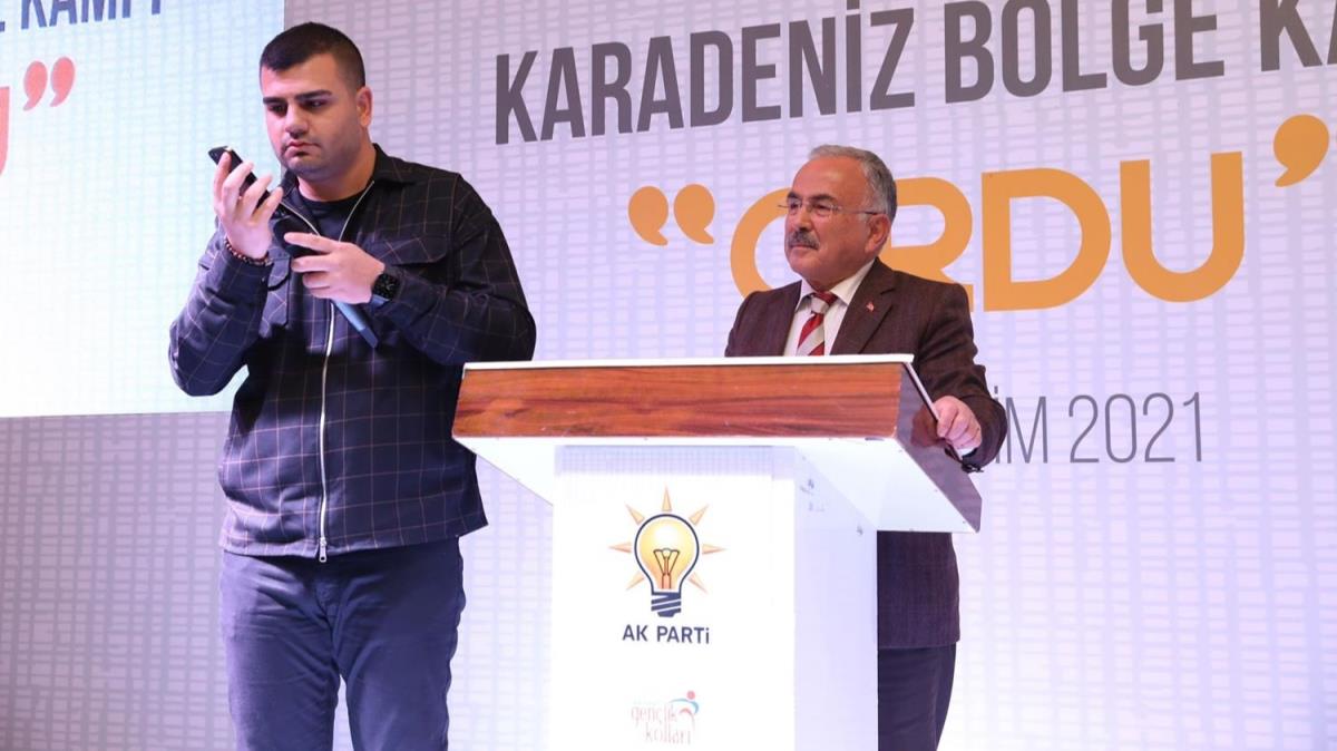 Cumhurbakan Erdoan, partisinin genlik kollar toplantsna telefonla katld