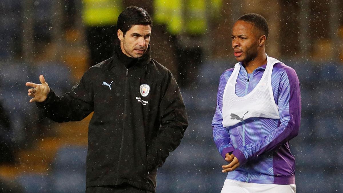 Arsenal, Sterling transferi iin beklemede