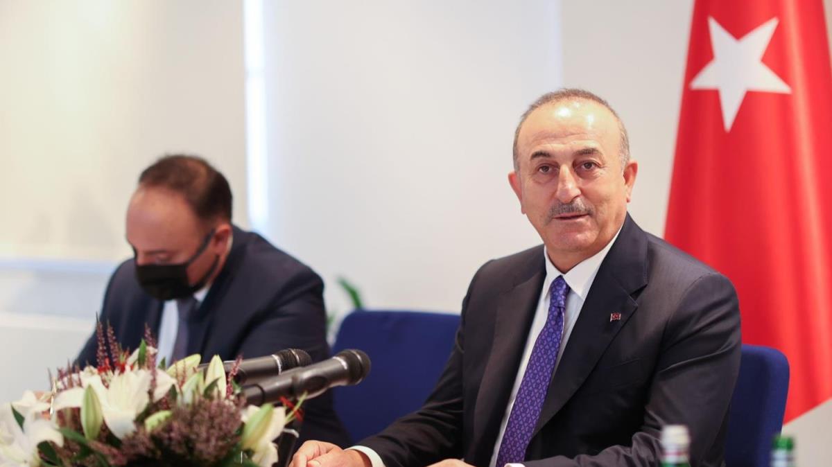 Dileri Bakan avuolu, Polonya'da Trk i insanlaryla bir araya geldi