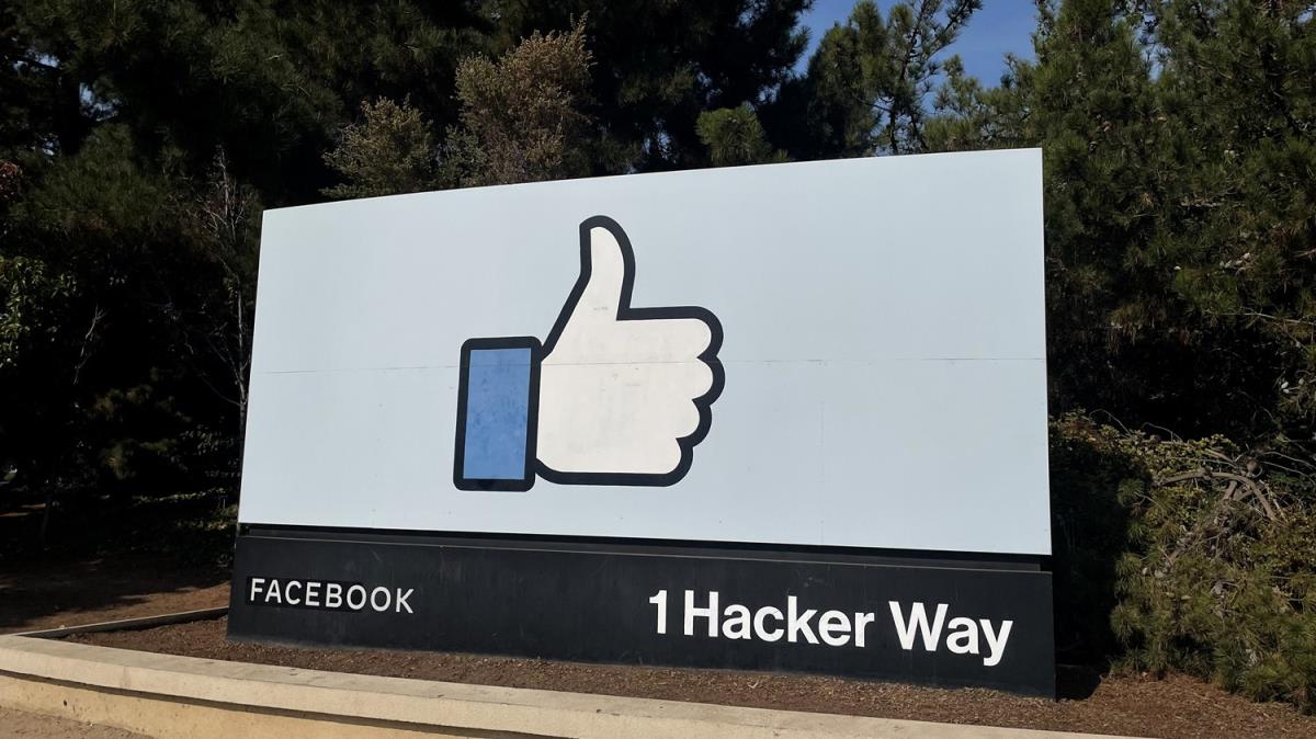 Facebook, 6 saatlik kesintiden sonra kullanc bilgilerinin gvende olduunu duyurdu