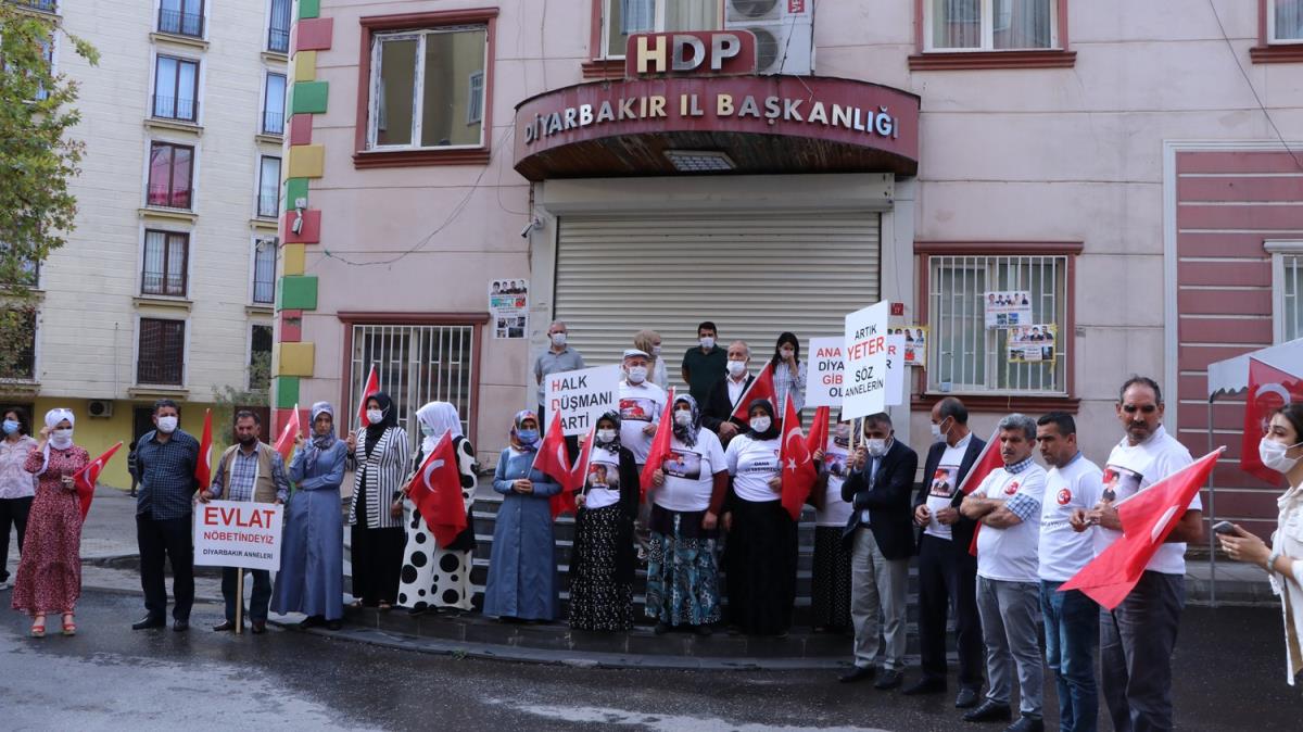 Sabriye entop, Diyarbakr annelerini ziyaret etti