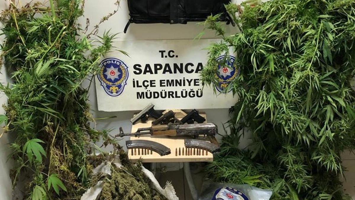 Sakarya'da narkotik operasyonu: 2 gzalt 