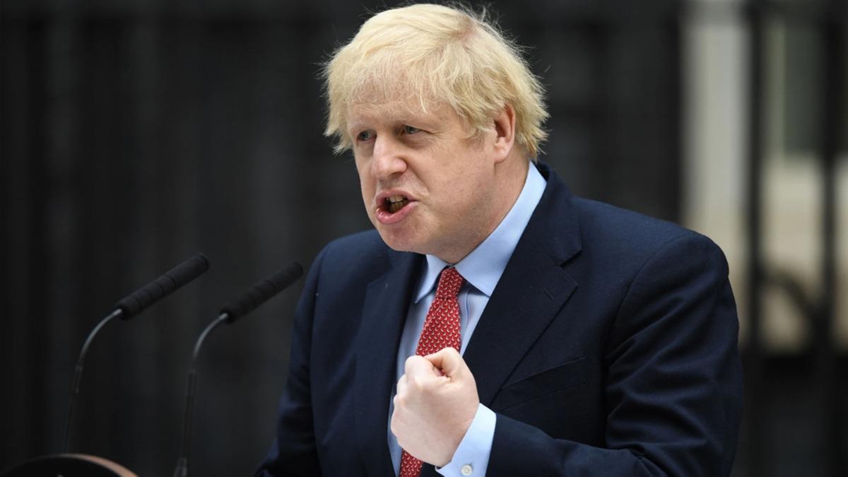 Johnson: Birileri lkenin tarihini yeniden yazmaya alyor