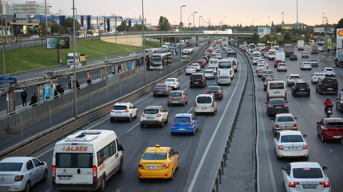 stanbul'da trafik younluu yaanyor