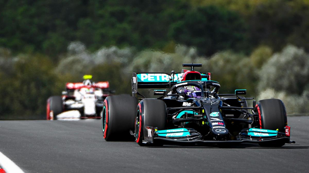 Formula 1 Rolex Trkiye GP, ilk antrenman turunda birinci Lewis Hamilton oldu