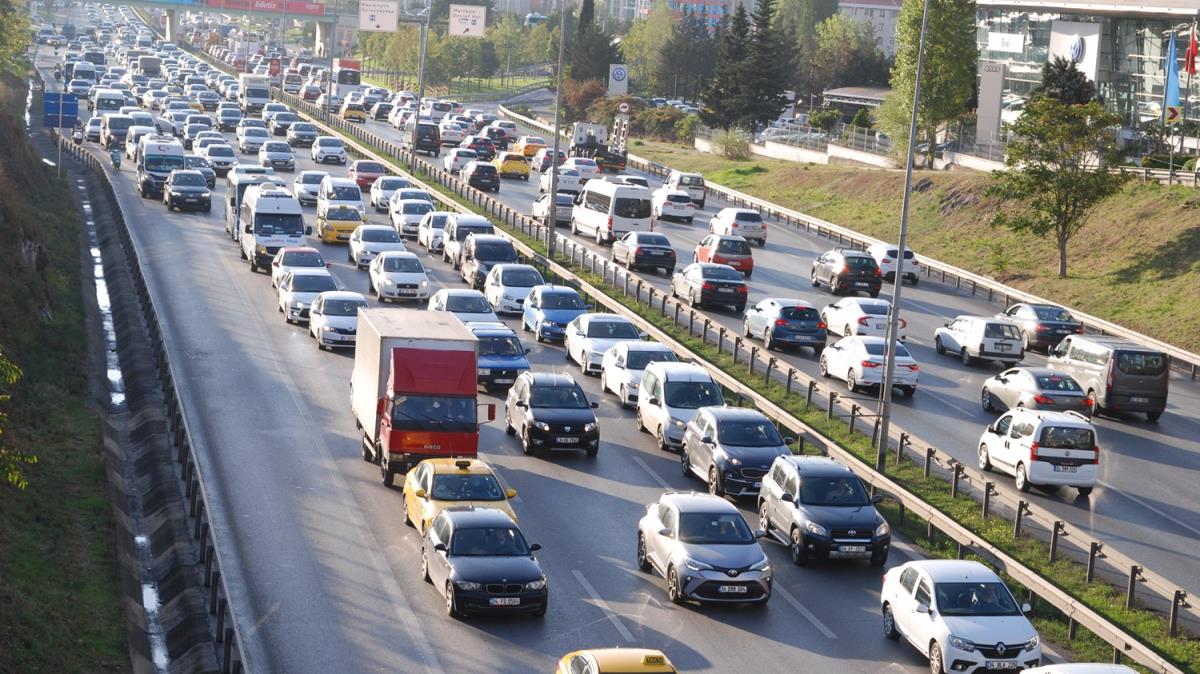 stanbul'da trafik younluu yaanyor