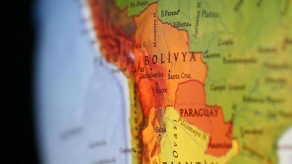 Bolivya'da salk alanlarn tayan askeri uak dt: 6 l