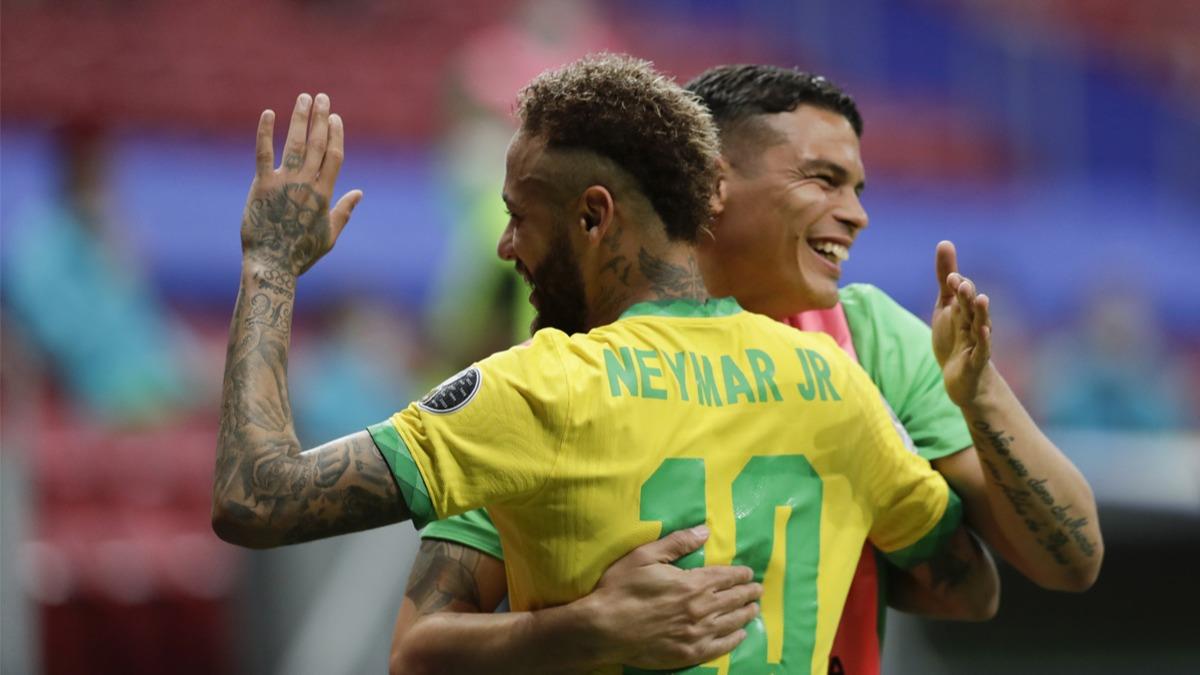 Thiago Silva'dan Neymar aklamas