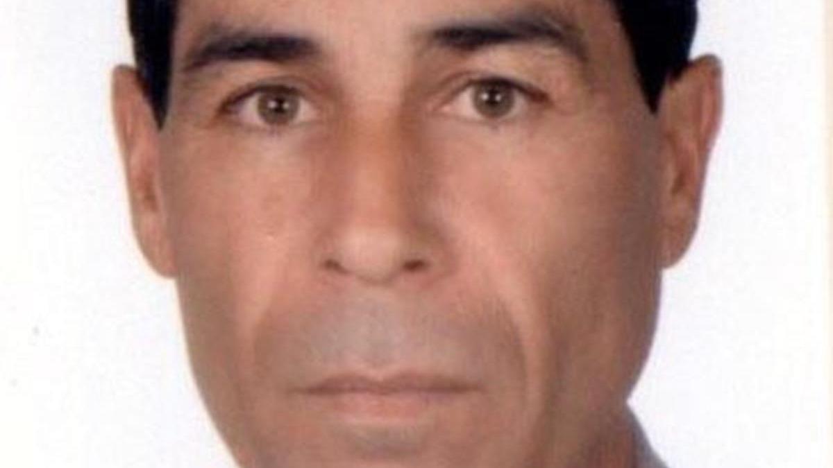Muhafaza memuru tomruk kamyonetinin altnda kald