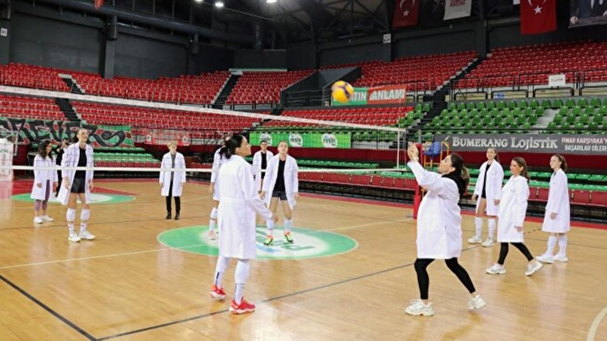 Karyakal voleybolculardan meme kanseri farkndal ma