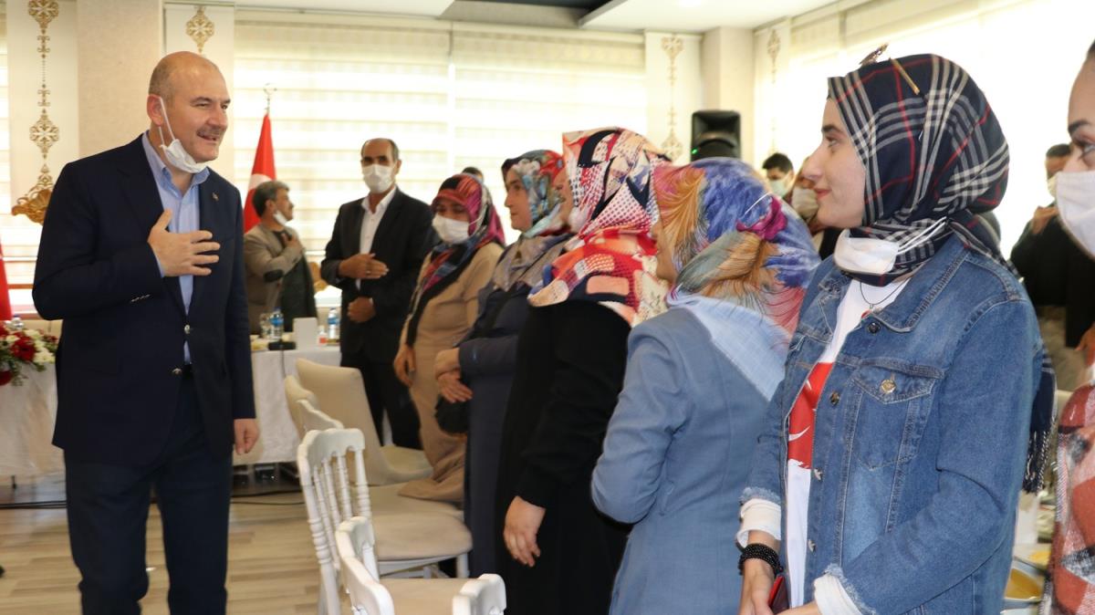 Bakan Soylu, Diyarbakr anneleri ile grt