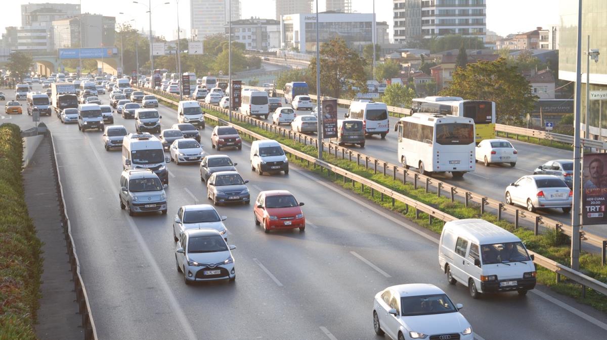 stanbul'da trafik younluu yaanyor