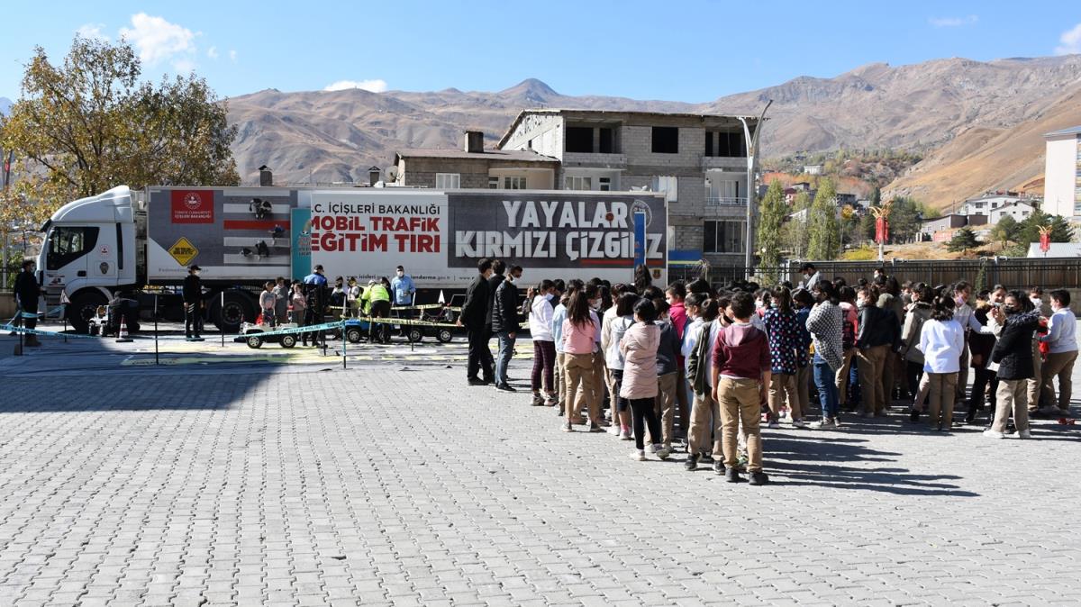 'Mobil Trafik Eitim Tr' Hakkari'de